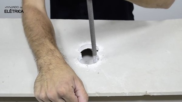 Qual serra copo usar para instalar caixa de passagem? Como instalar caixa de passagem?