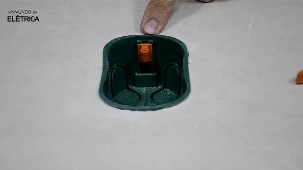 Serra copo 60 Starrett para caixa de passagem Como instalar caixa de passagem em gesso?