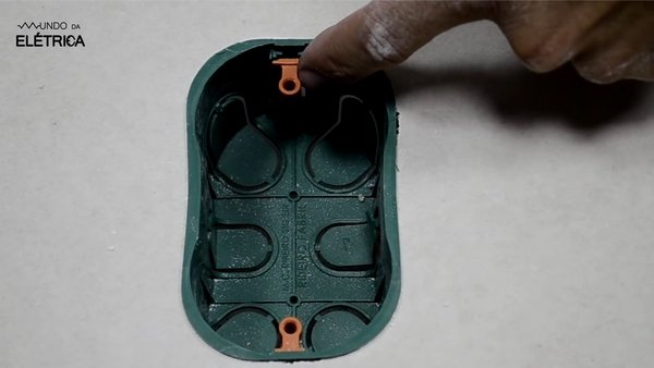 Como prender caixa de passagem em drywall Como instalar caixa de passagem em gesso?