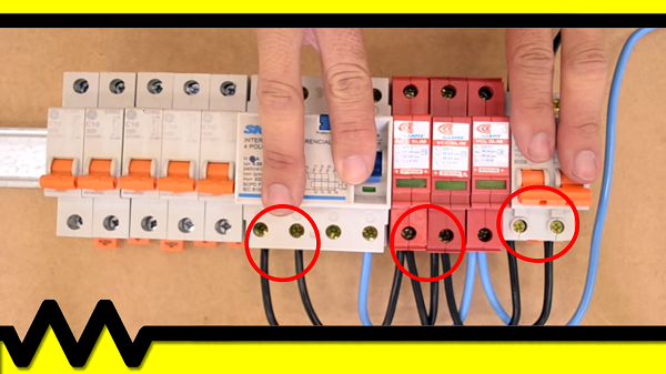 DR, IDR. DPS, trilho tipo din, barramento, barramento tipo pente, disjuntor, QDC, quadro de distribuição, montagem, condutor elétrico,aterramento Trilho tipo din, barramento, barramento tipo pente, disjuntor, QDC, quadro de distribuição, montagem, condutor elétrico,aterramento.