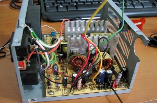 Como montar uma fonte de tensão com fonte de computador.
