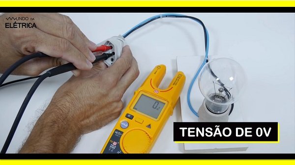 A tensão elétrica medida foi zero volts.