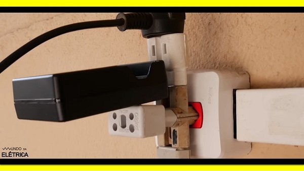 Gastar mais dinheiro com adaptadores para aparelhos.