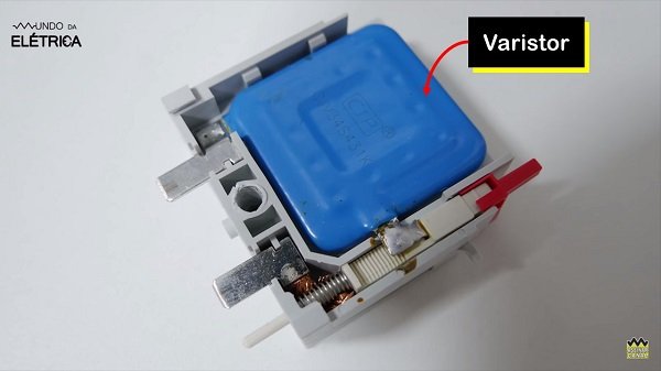 Apenas um componente elétrico que é um varistor.