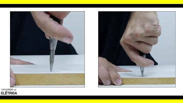 É justamente este mecanismo que substitui a batida do martelo.