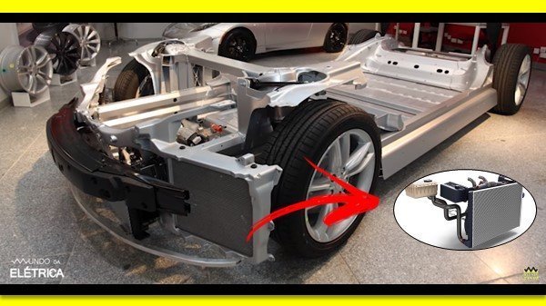 Carro híbrido precisa de um radiador frontal.