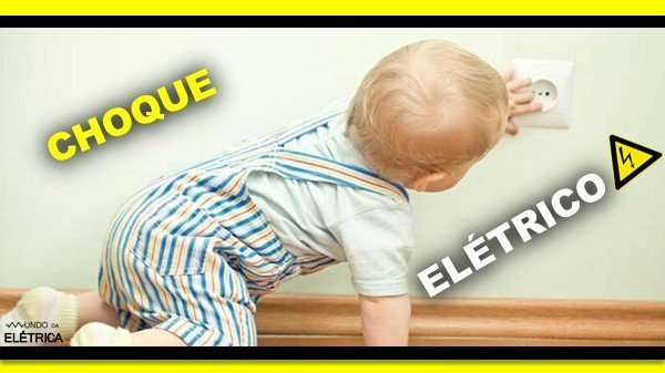 Crianças são as mais vulneráveis ao choque elétrico em tomadas.