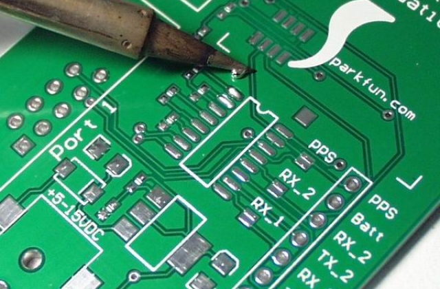 O que é RoHs que aparece em componentes eletrônicos?